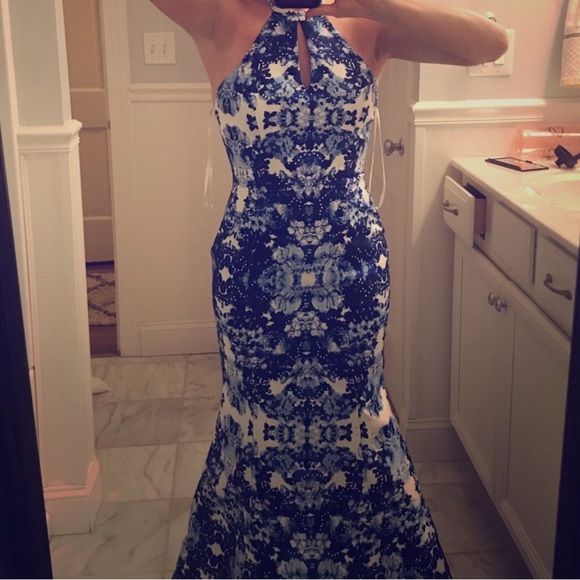 Gorgeous formal Xscape size 6 gown! - Picture 6 of 8